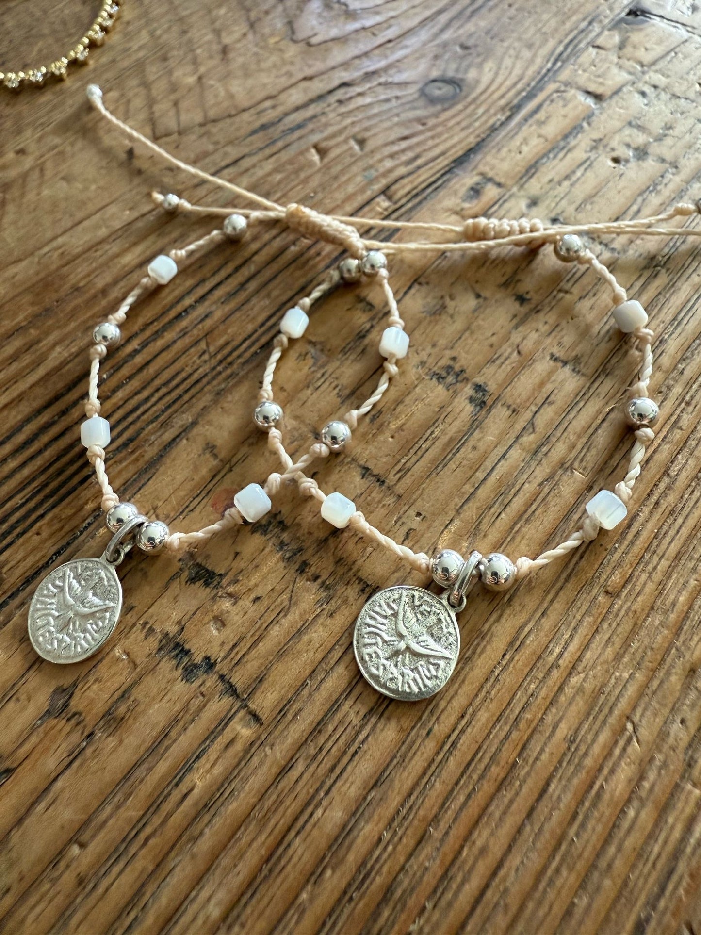 PRE ORDEN Pulsera Espíritu Santo Ajustable