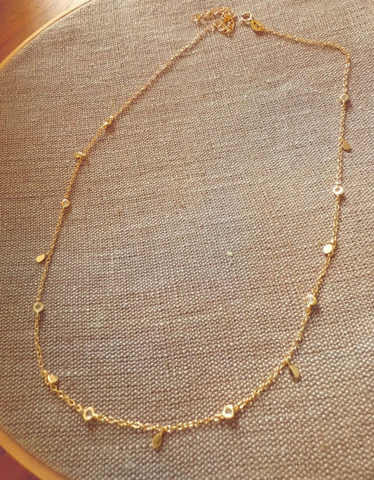 PRE ORDEN Collar en Plata con Multidijes y Brillo con Baño de Oro 18K
