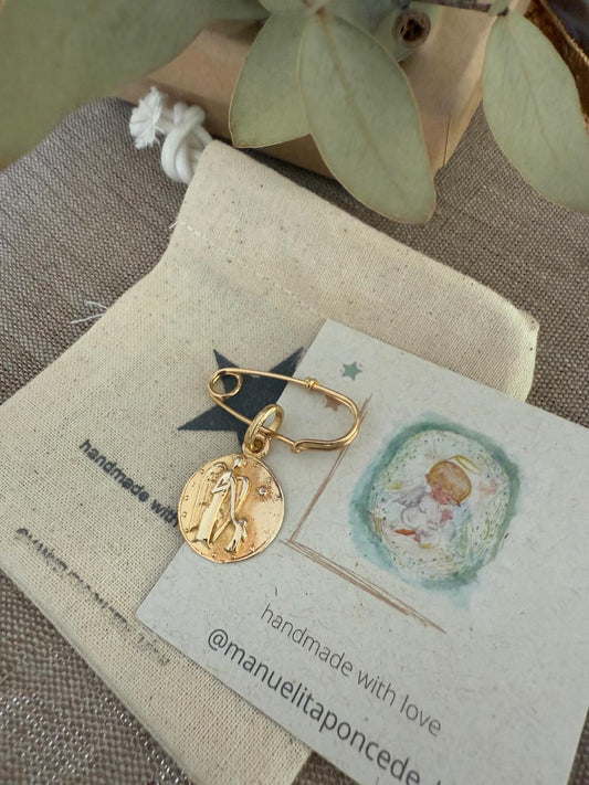 Baby Pin Hecho a Mano en Plata .925 con Baño de Oro 18K