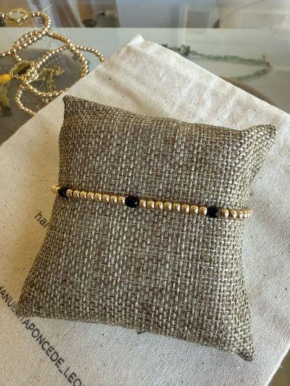 PRE ORDEN Pulsera en Balines Goldfilled y Piedra en Negro
